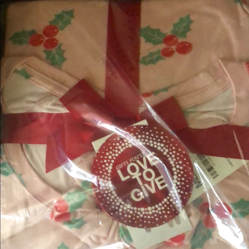 Macy’s Pajama Set!! - Picture 4 of 4